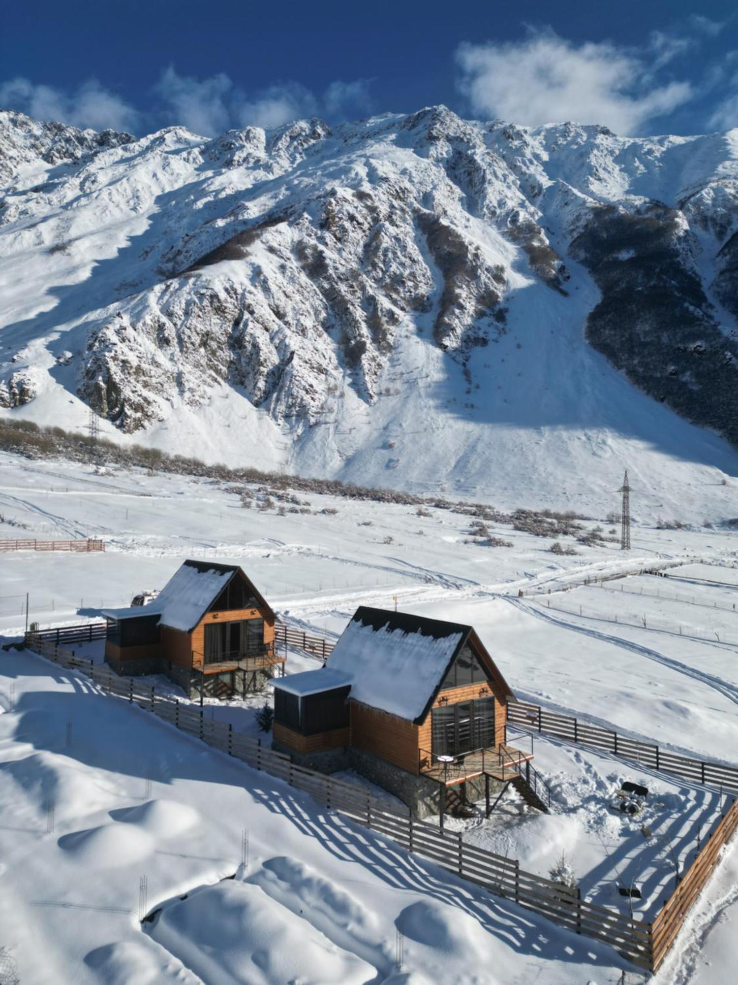 Traveler'S Cottages In Kazbegi Экстерьер фото