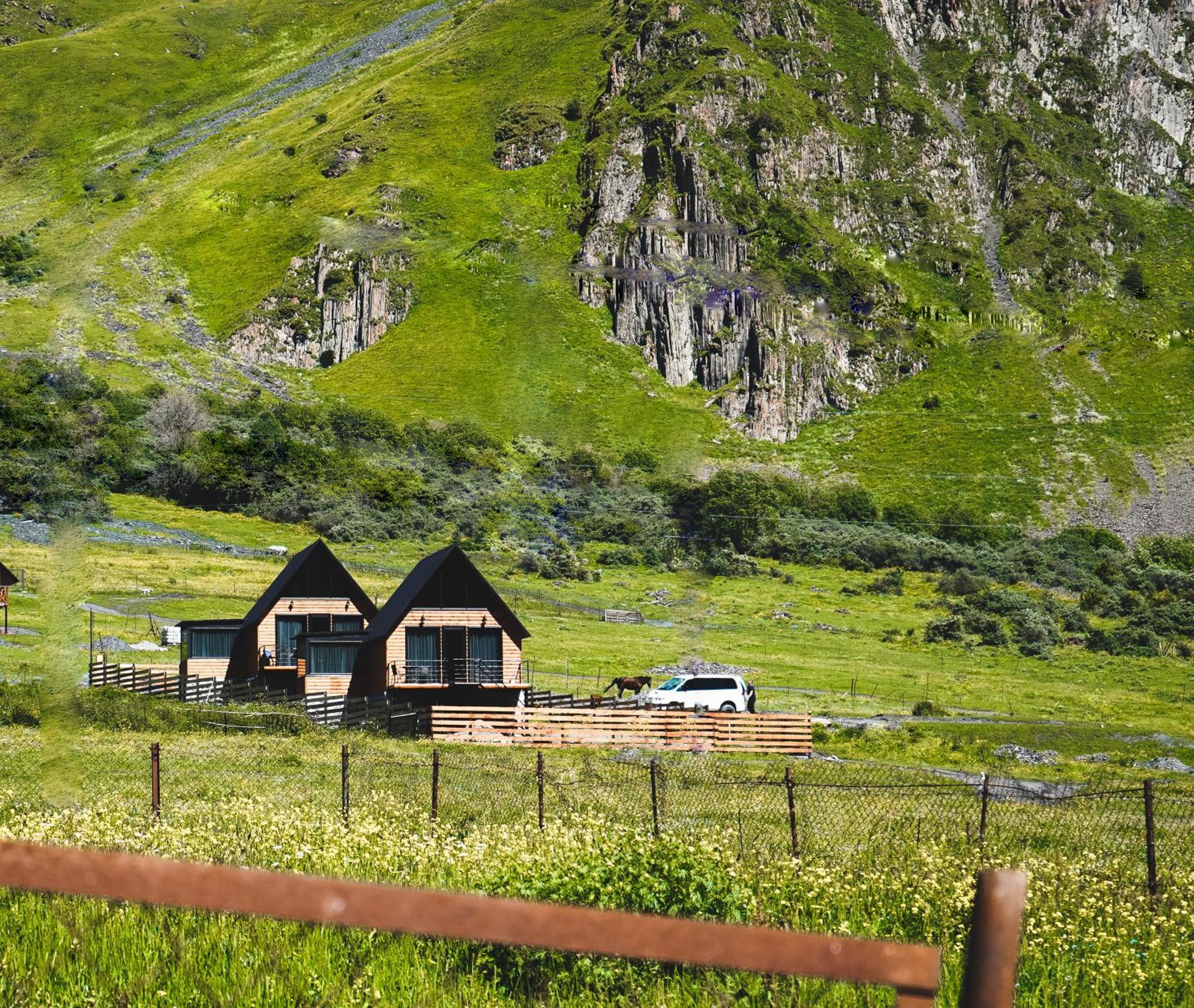 Traveler'S Cottages In Kazbegi Экстерьер фото