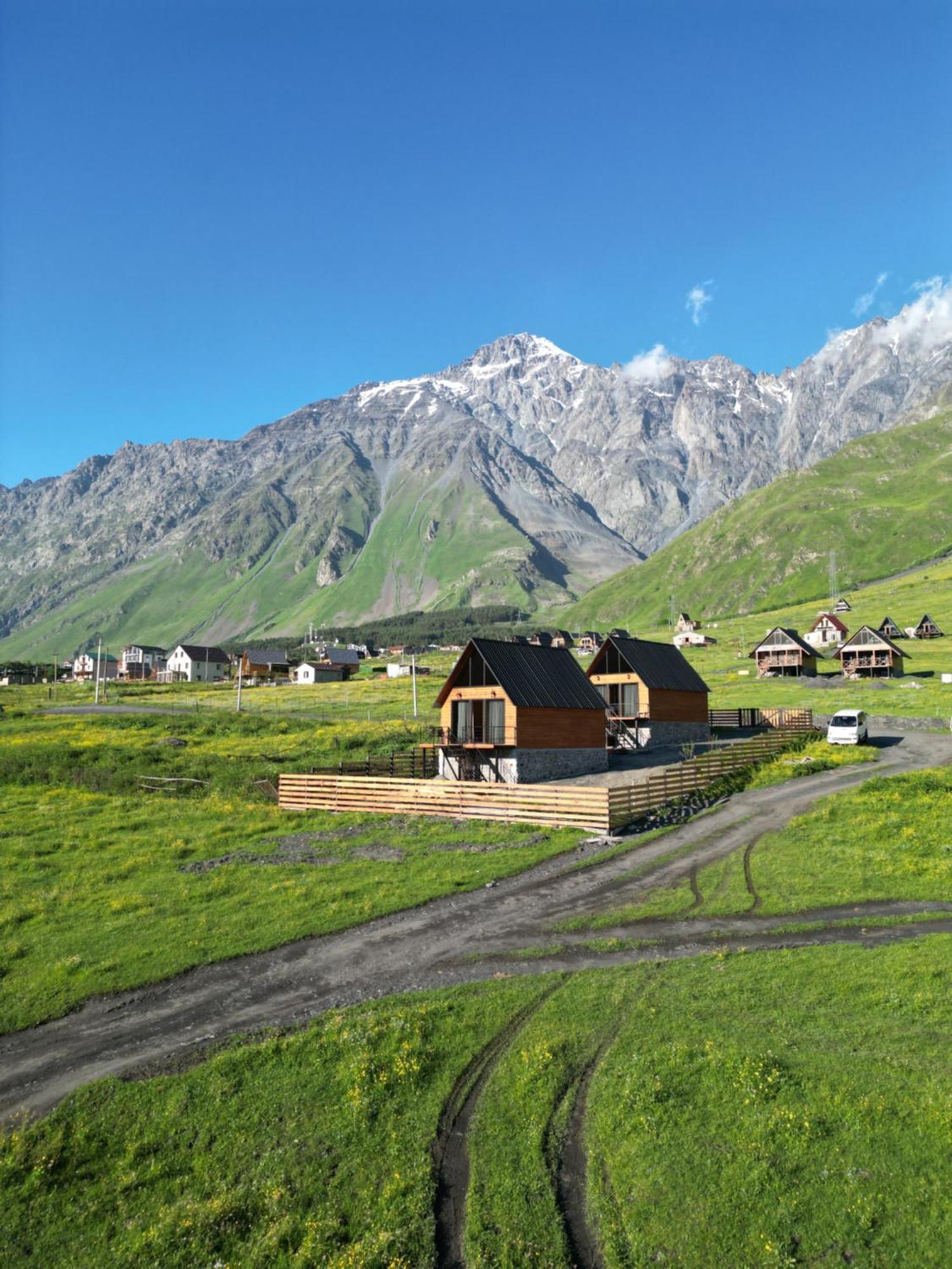 Traveler'S Cottages In Kazbegi Экстерьер фото