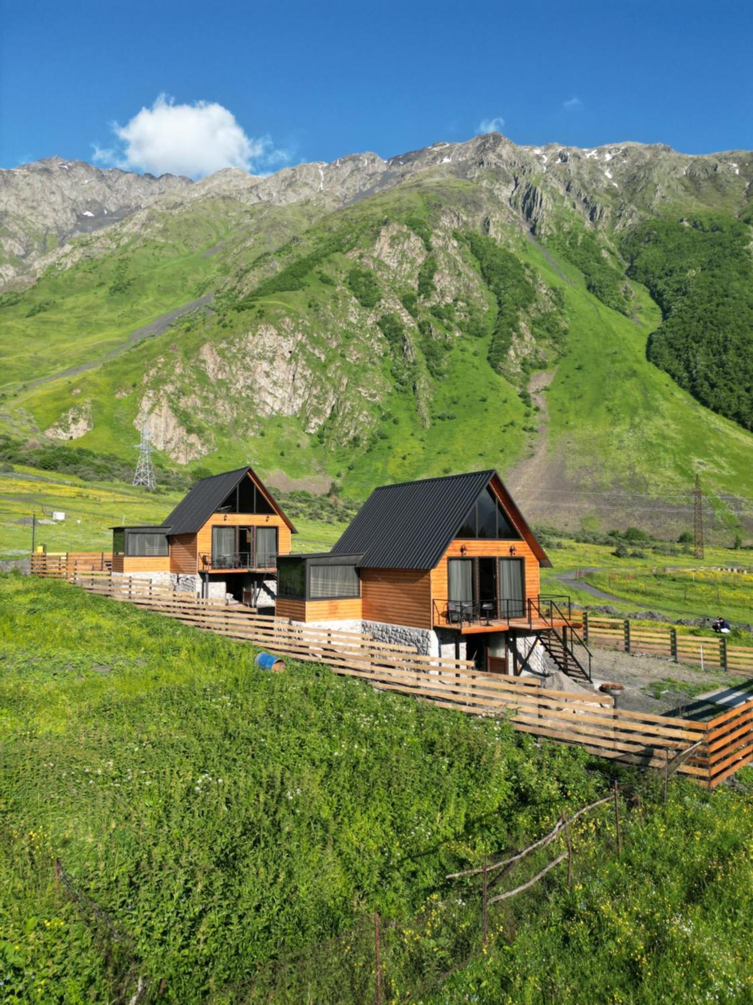 Traveler'S Cottages In Kazbegi Экстерьер фото