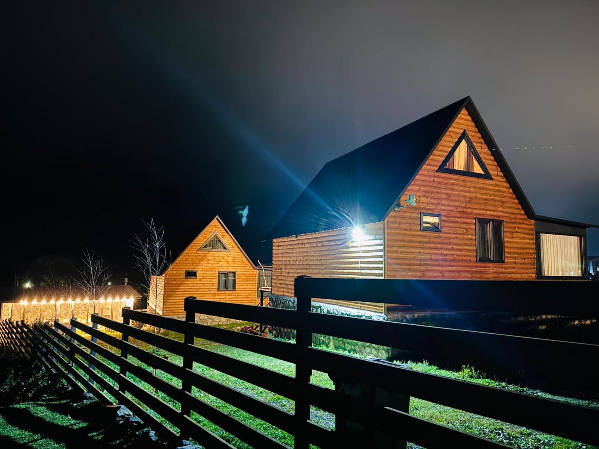 Traveler'S Cottages In Kazbegi Экстерьер фото