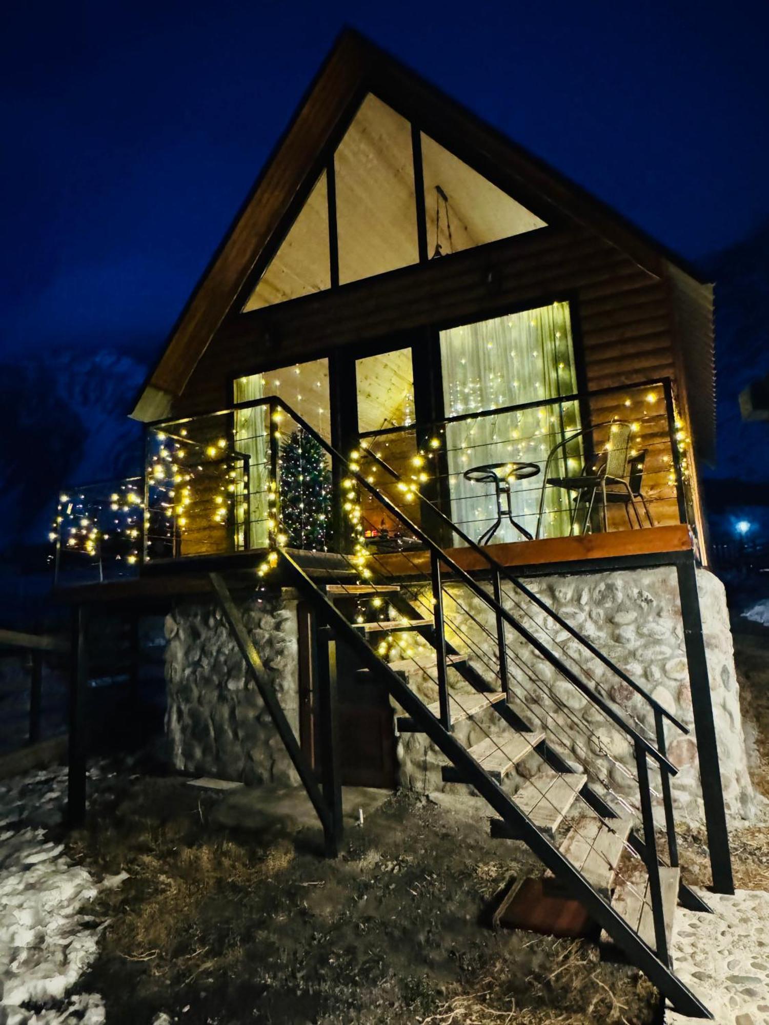 Traveler'S Cottages In Kazbegi Экстерьер фото